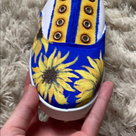 Sunflower Kicks🌻 - Picture 5 of 6